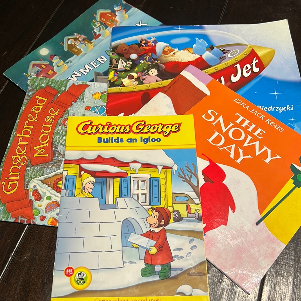 Lot of 6 scholastic children’s books for Winter and the Holidays.
